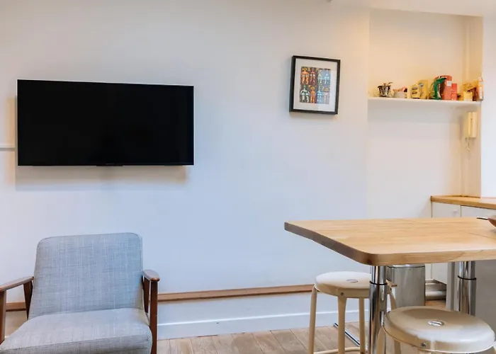 Modern 1 Bedroom Near Eiffel Tower