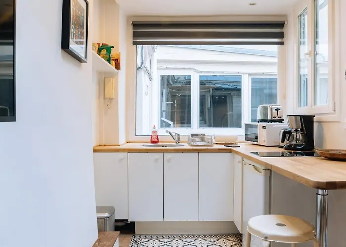 Modern 1 Bedroom Near Eiffel Tower Paris