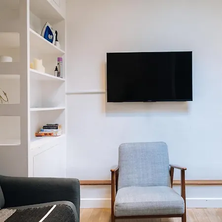 Modern 1 Bedroom Near Eiffel Tower Parijs