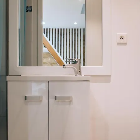Modern 1 Bedroom Near Eiffel Tower Parijs