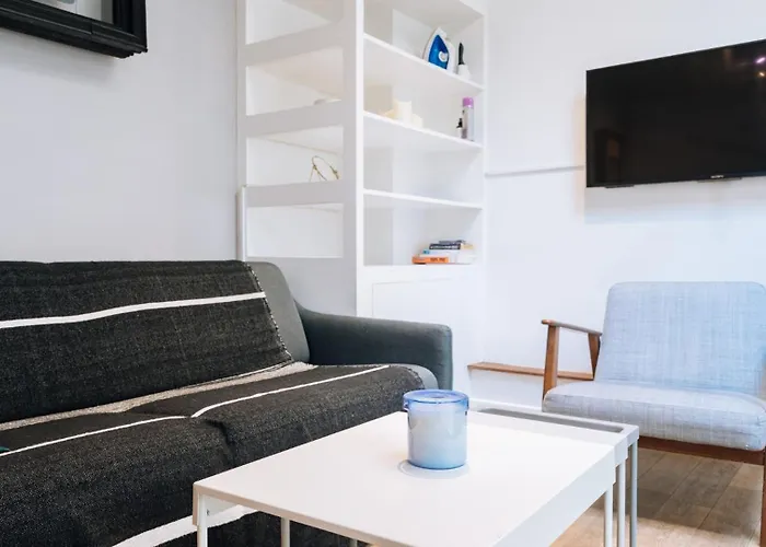 Modern 1 Bedroom Near Eiffel Tower بيت للعطل